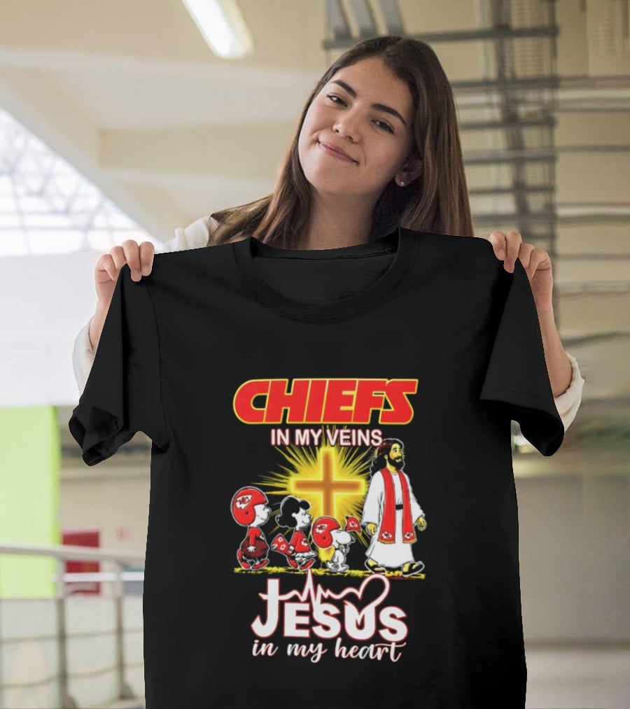 Chiefs In My Veins Jesus In My Heart Snoopy And Charlie Football T-Shirt