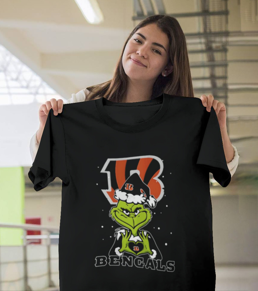 Cincinnati Bengals Grinch Making Heart Hands Christmas T-Shirt