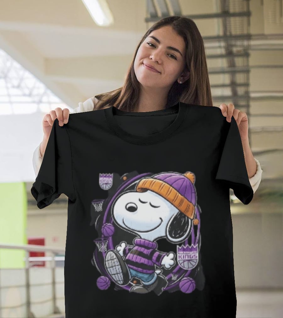 Sacramento Kings NBA Snoopy Walking Beanie Striped Basketball Hoops T-Shirt