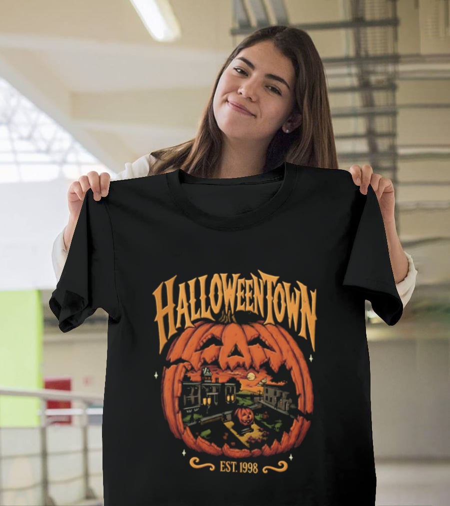 Halloweentown Est 1998 Giant Pumpkin Town Square Portal Scene T-Shirt