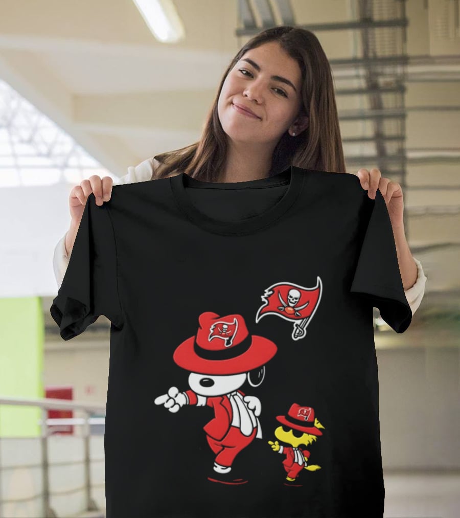 Snoopy Woodstock Tampa Bay Buccaneers Pirate Flag Dance T-Shirt