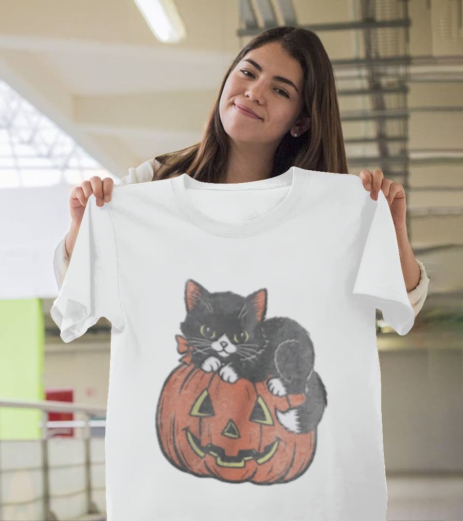 The Pumpkin Cat Halloween Black Cat On Jack O' Lantern T-Shirt