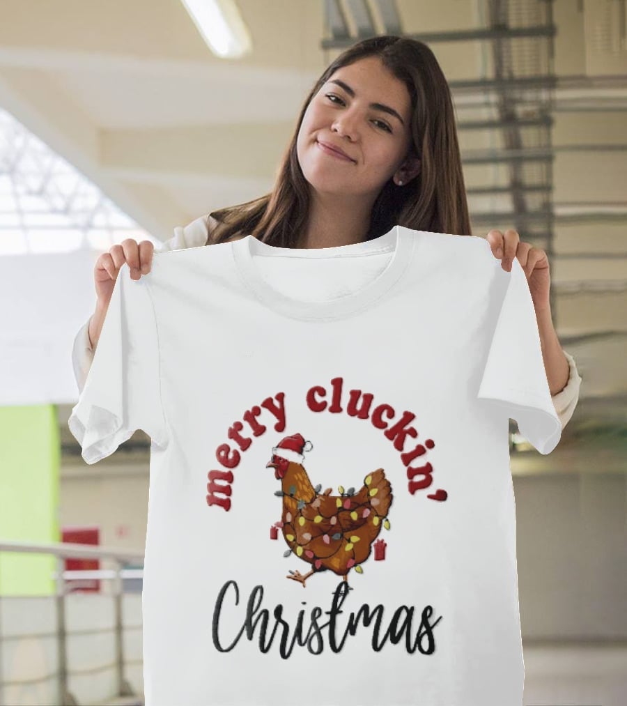 Merry Cluckin Christmas Chicken Santa Hat Colorful String Lights T-Shirt