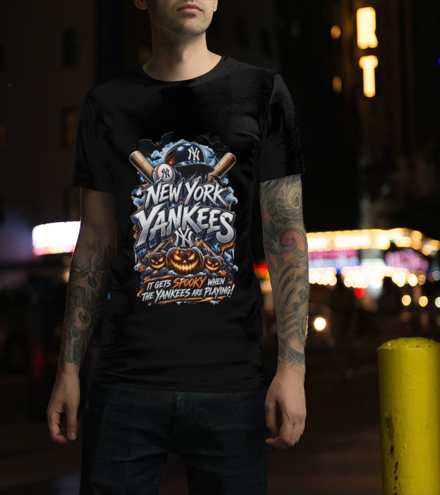 New York Yankees It Gets Spooky When The Yankees Are Playing Halloween MLB T-Shirt