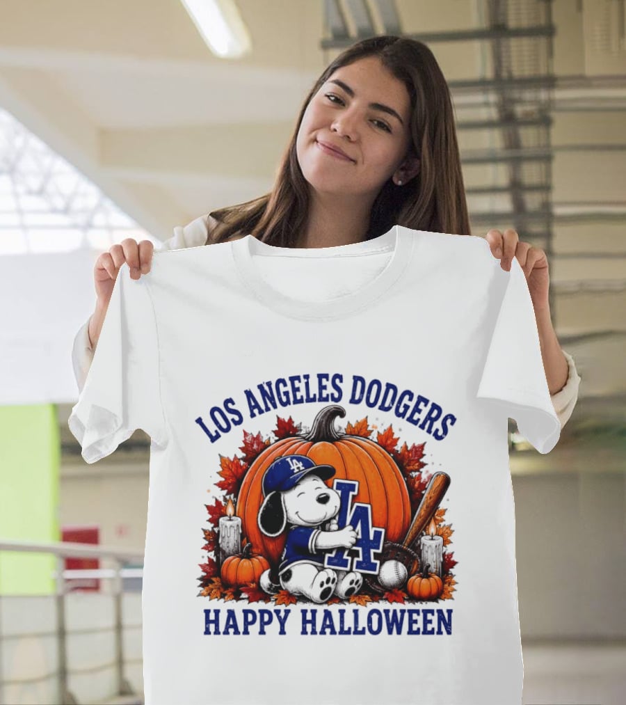 Los Angeles Dodgers Snoopy Hugging Pumpkin Happy Halloween Baseball T-Shirt