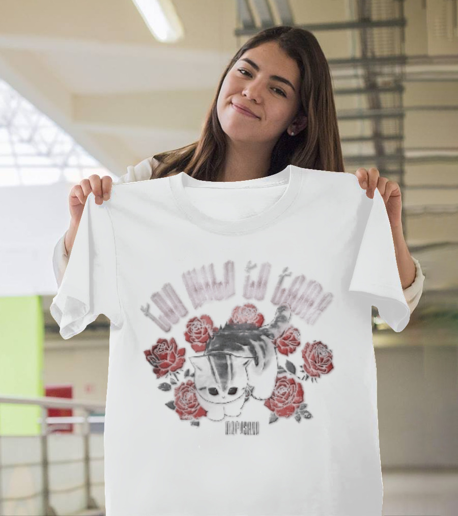 Mofusand Distressed Striped Kitten Surrounded By Red Roses Too Wild To Tame T-Shirt