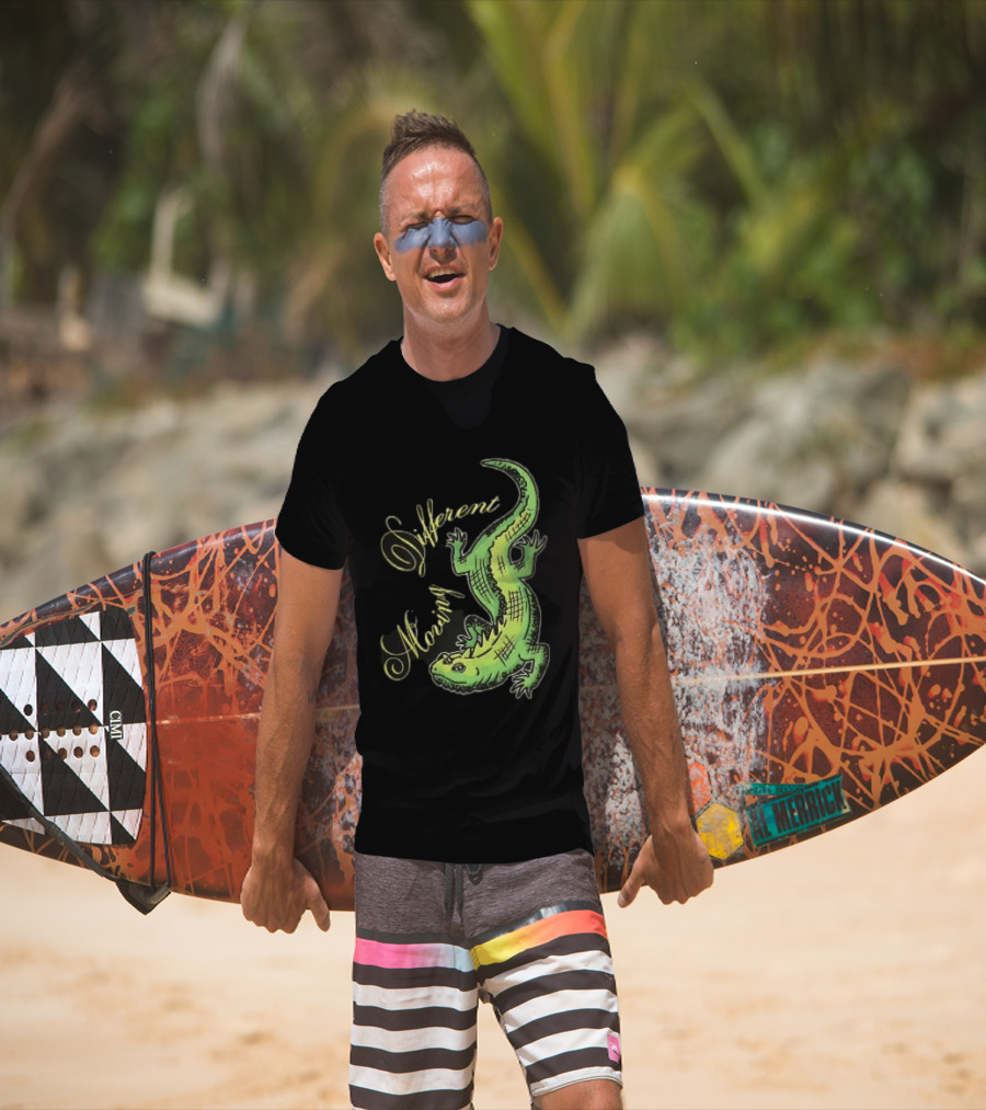 Different Moving Green Lizard Iguana Line Sketch T-Shirt