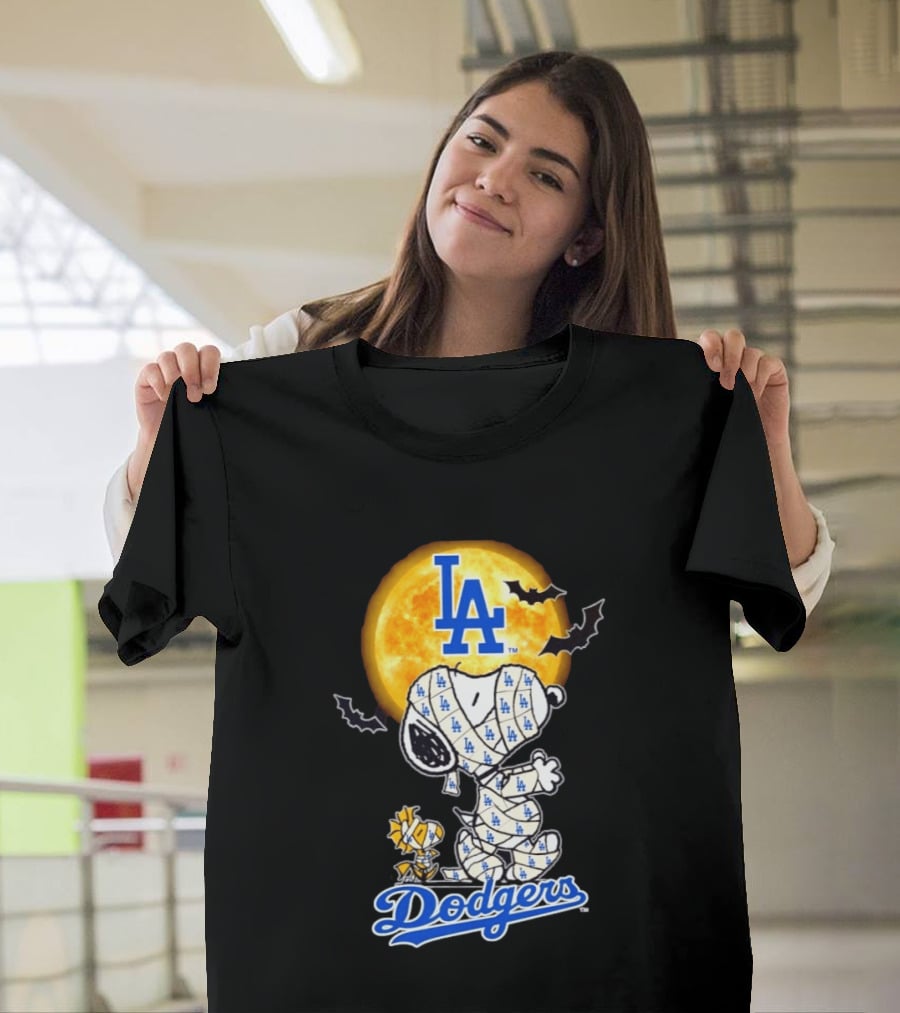 Los Angeles Dodgers Snoopy Woodstock Mummy Halloween Baseball Moon Bats T-Shirt
