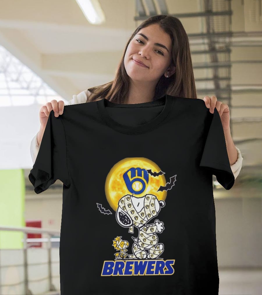 Milwaukee Brewers Snoopy Woodstock Mummy Halloween Moon Bats T-Shirt