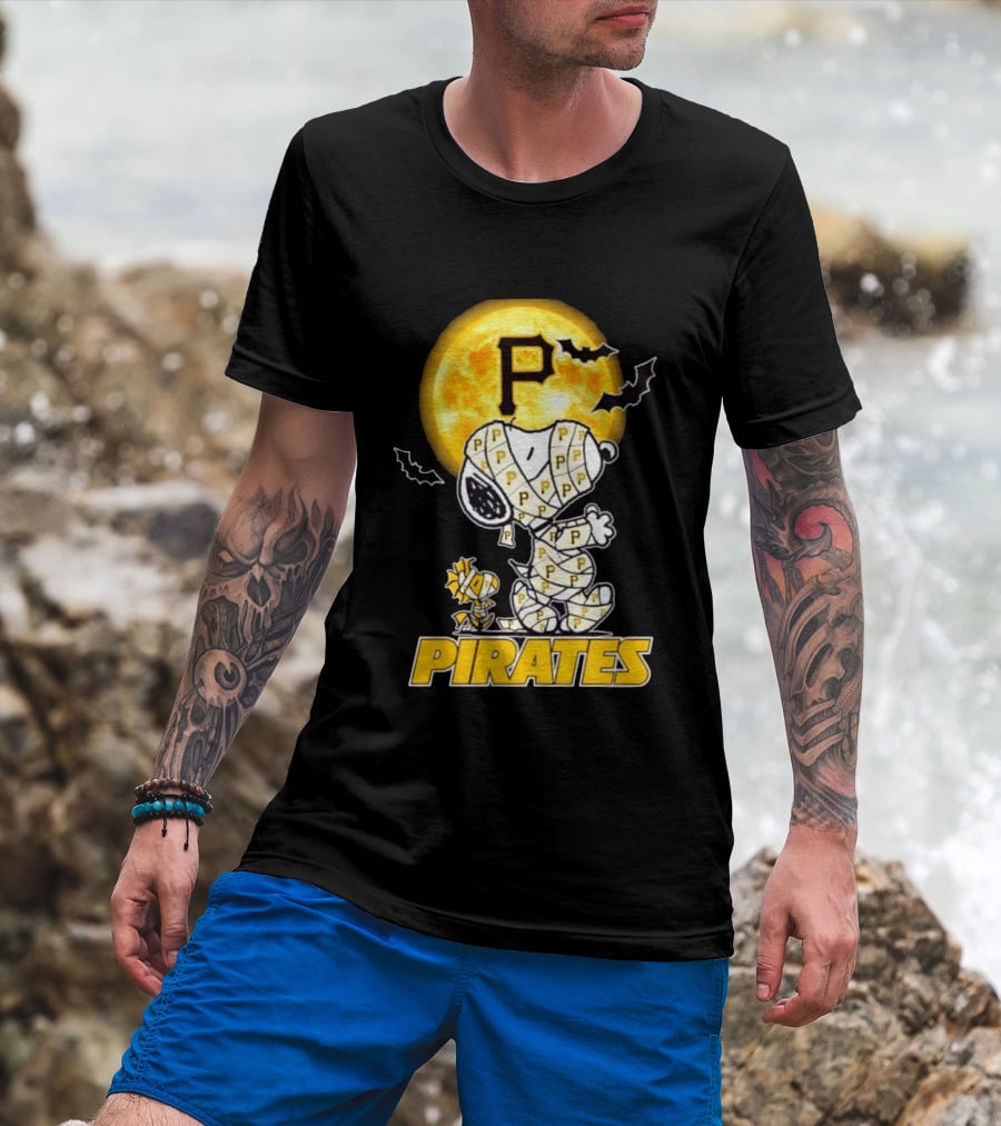 Pittsburgh Pirates Snoopy Woodstock Mummy Halloween Moon Bats T-Shirt
