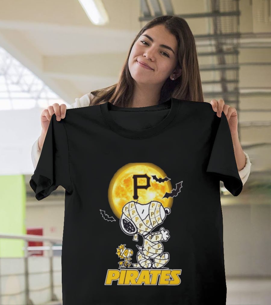 Pittsburgh Pirates Snoopy Woodstock Mummy Halloween Moon Bats T-Shirt