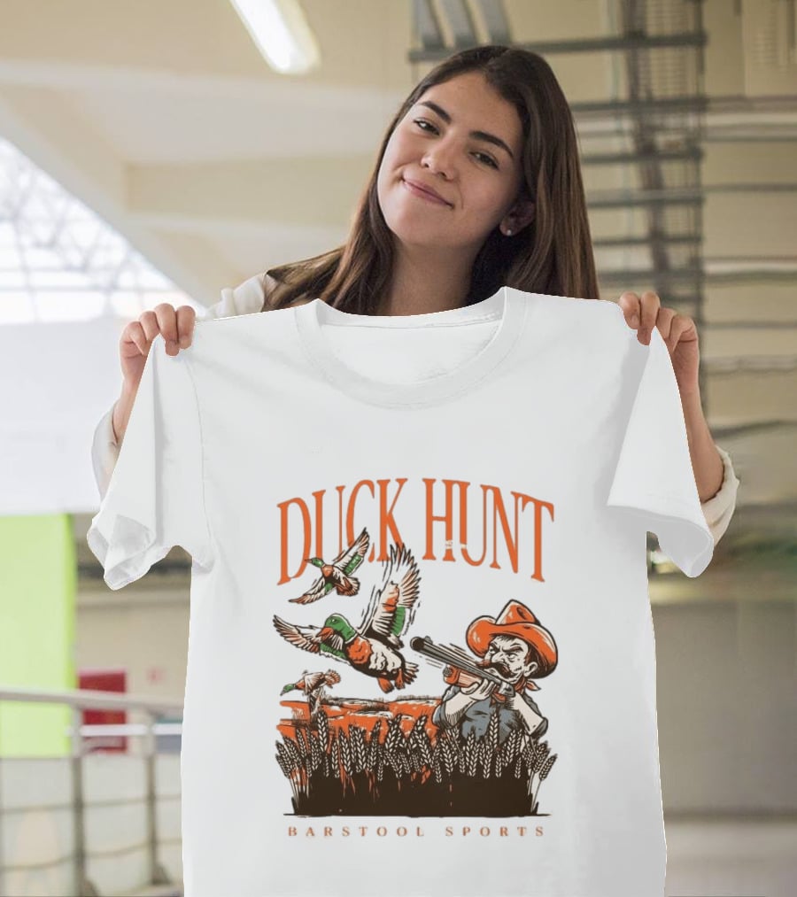 Duck Hunt Barstool Sports Vintage Hunting Scene T-Shirt