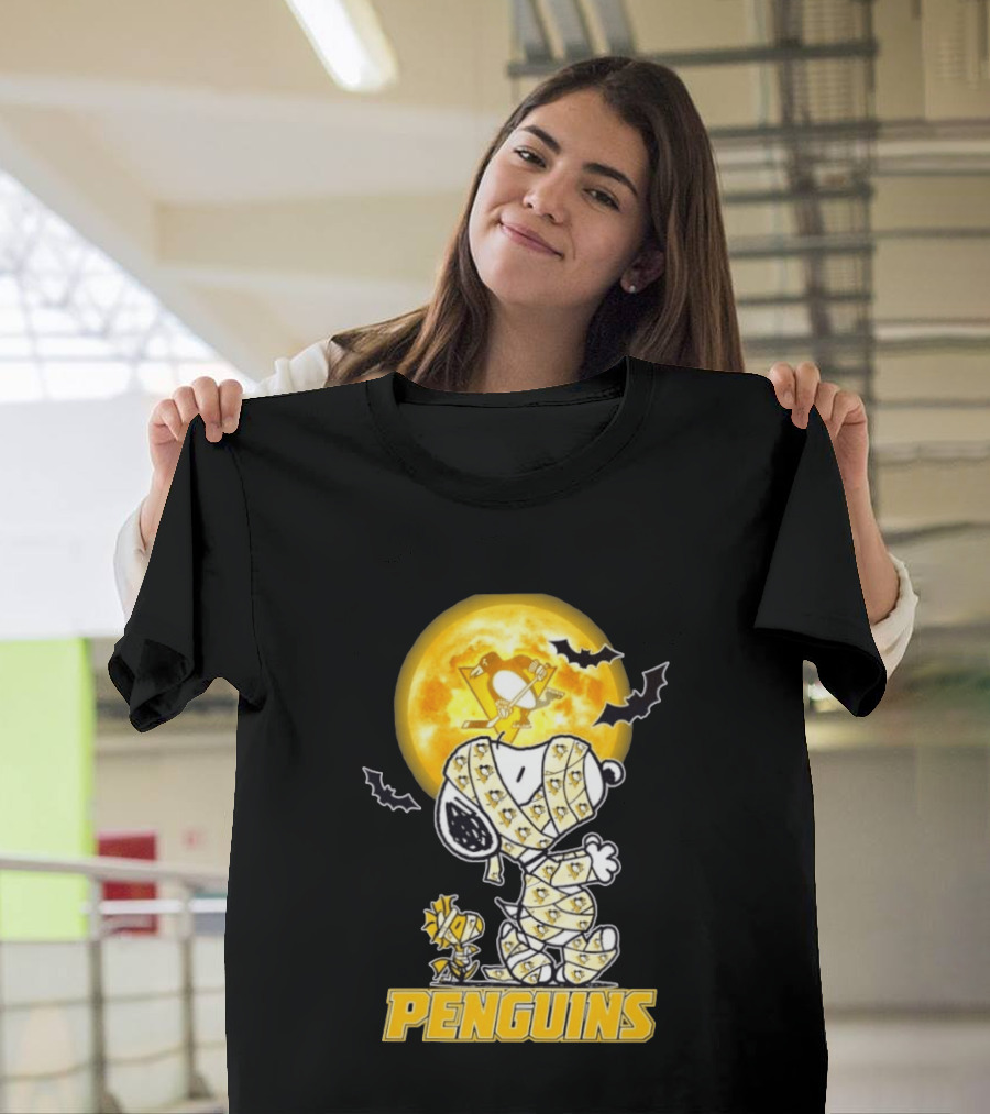Pittsburgh Penguins Snoopy Woodstock Mummy Halloween Moon Bats T-Shirt