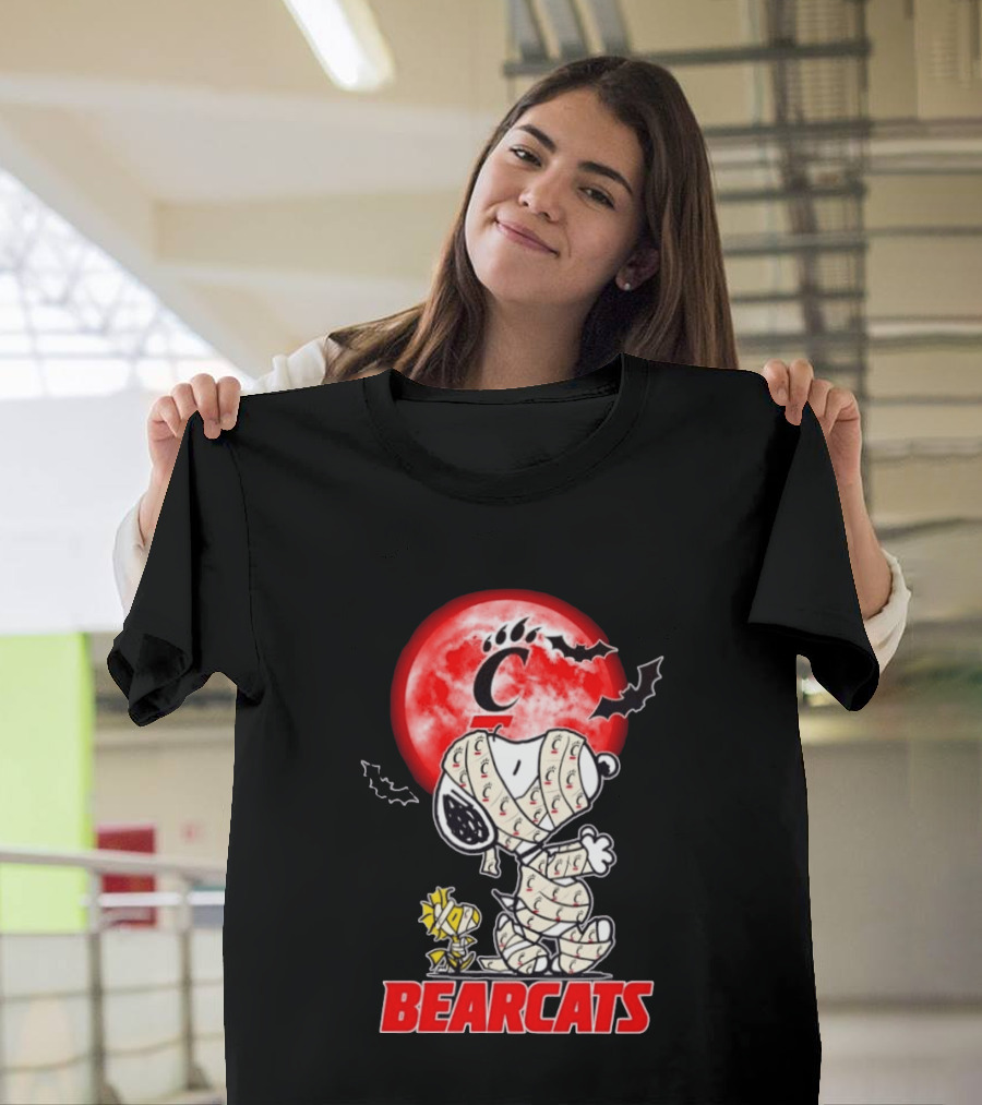 Cincinnati Bearcats Snoopy Woodstock Mummy Halloween Moon T-Shirt