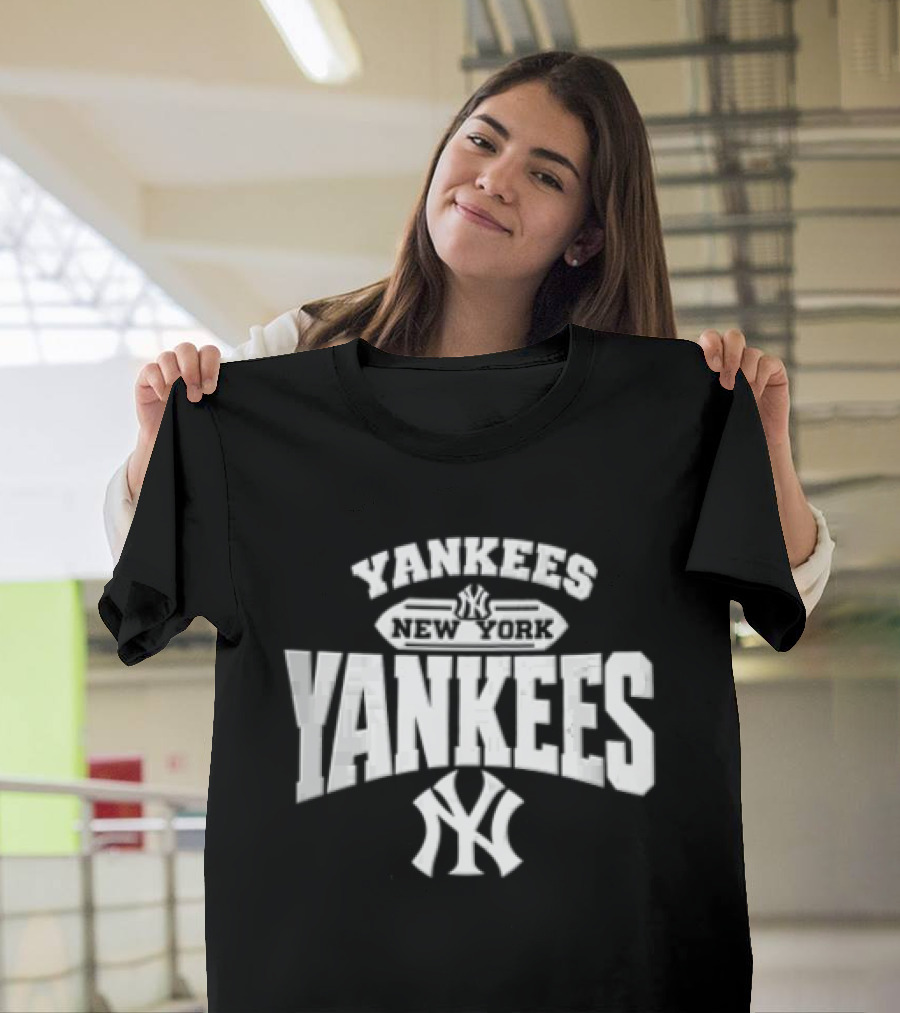 New York Yankees Yankees NY Interlocking MLB Banner T-Shirt