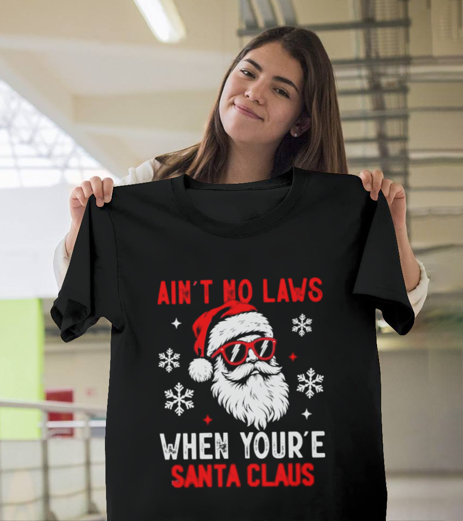 Ain't No Laws When You're Santa Claus Christmas Humor Santa Hat Sunglasses Snowflakes T-Shirt