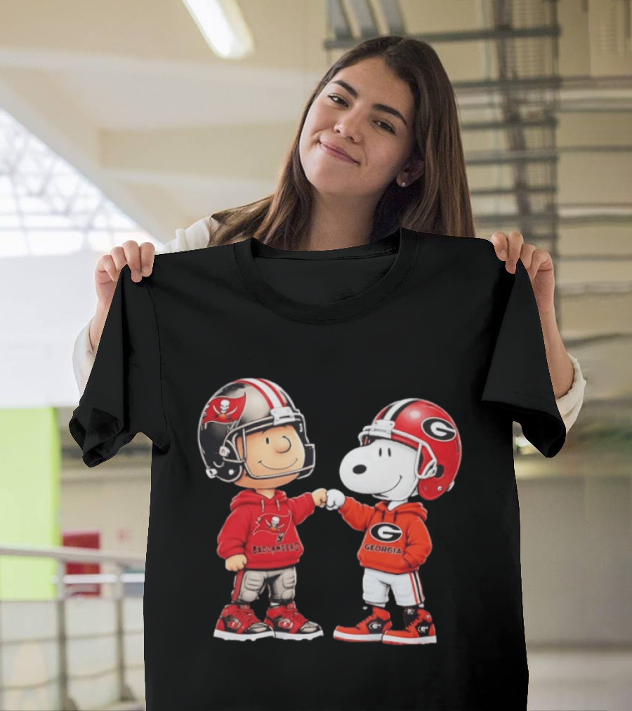 Charlie Brown Snoopy Tampa Bay Buccaneers Georgia Bulldogs Fist Bump T-Shirt