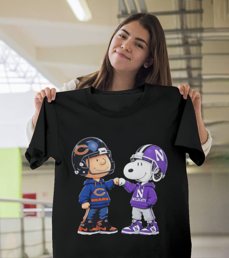Peanuts Collaboration Chicago Bears Northwestern Wildcats Fist Bump Charlie Brown Snoopy Football Fans T-Shirt