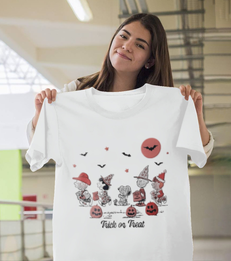 Peanuts Halloween Trick Or Treat Costumes With Pumpkins And Moon T-Shirt