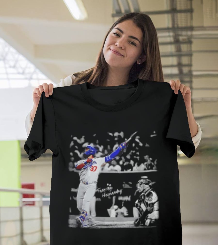 Los Angeles Dodgers Teoscar Hernandez Baseball Player Number 37 Swinging Pose T-Shirt