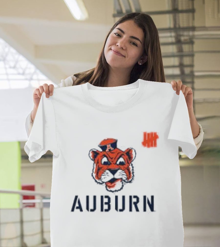 Undefeated Auburn Tiger Emblem With Retro Cap T-Shirt