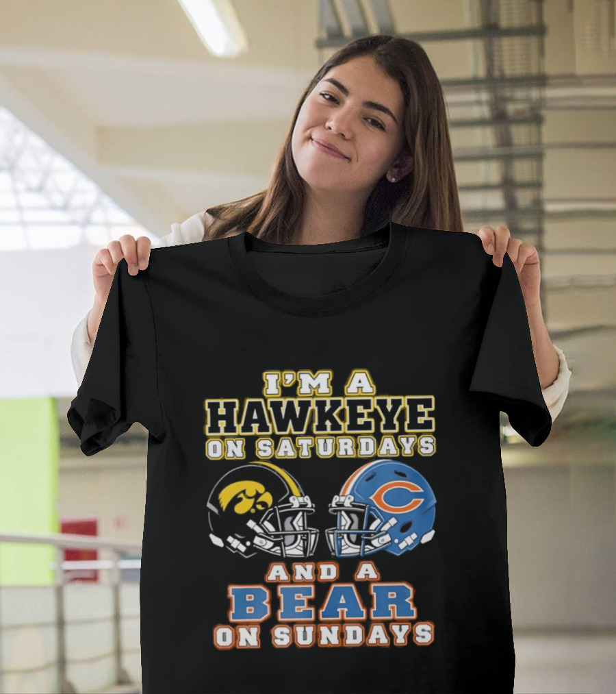 I'm A Hawkeye On Saturdays And A Bear On Sundays Football Helmets T-Shirt