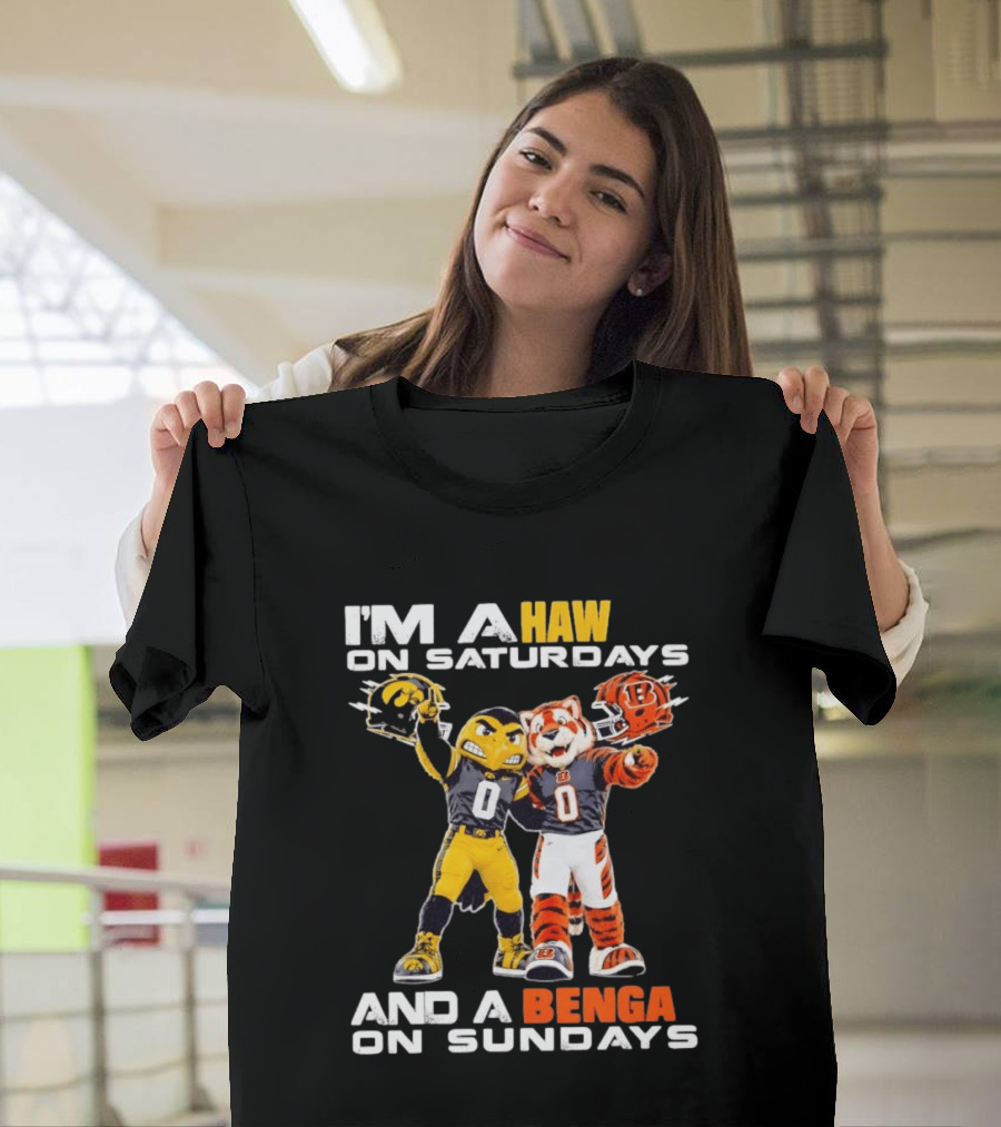 I'm A Hawkeye On Saturdays And A Bengal On Sundays Football Mascots Helmets T-Shirt