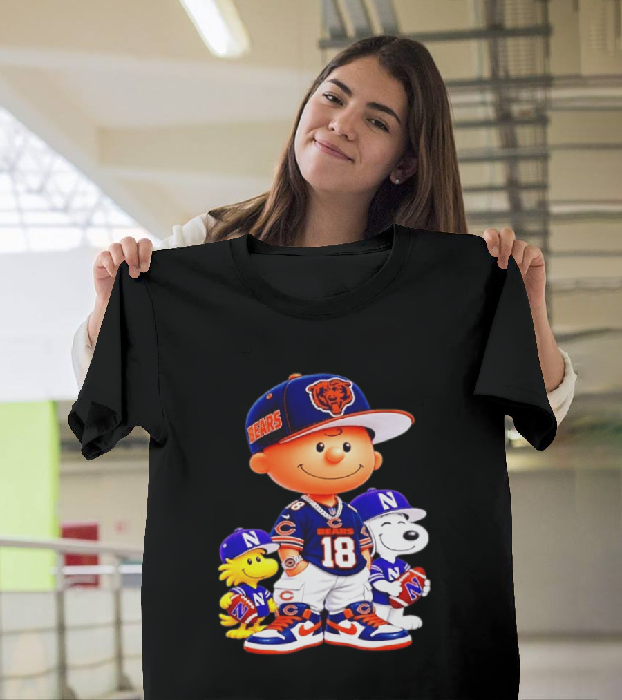 Charlie Brown And Snoopy Chicago Bears 18 With Woodstock In Football Gear T-Shirt