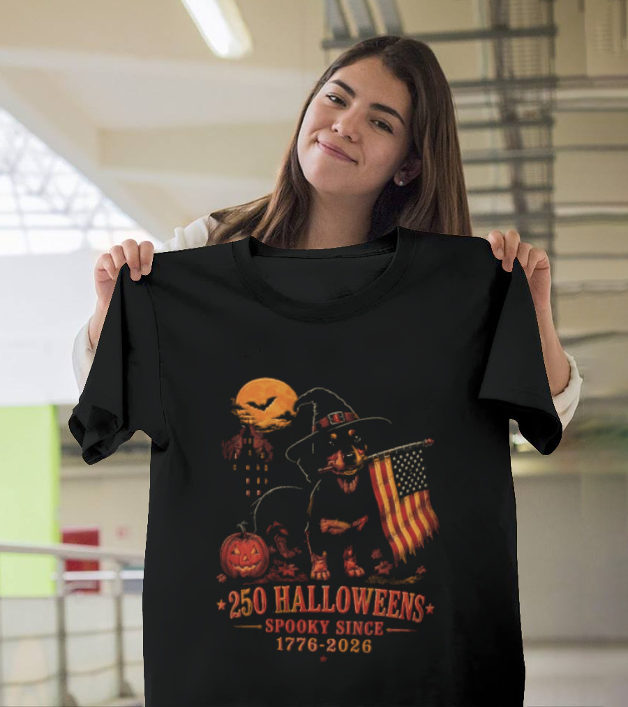 250 Halloweens Spooky Since 1776 2026 Dachshund Dog Lover T-Shirt