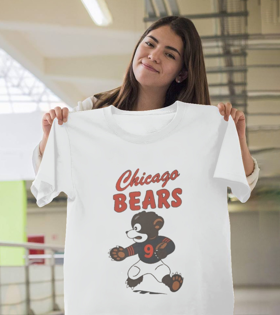 Chicago Bears Vintage Running Bear Illustration Football 9 T-Shirt
