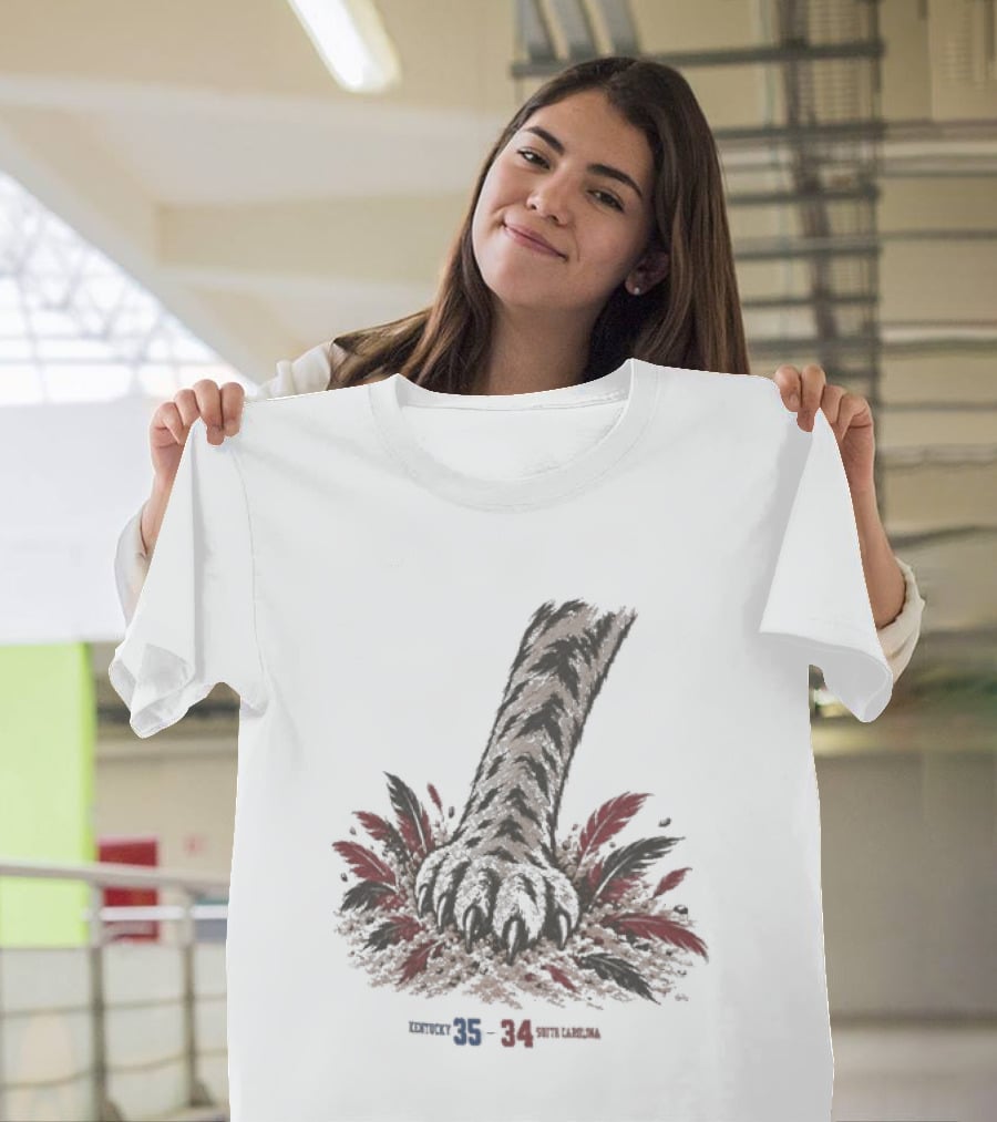 Kentucky Wildcats 35 34 South Carolina Gamecocks Claw And Feathers T-Shirt