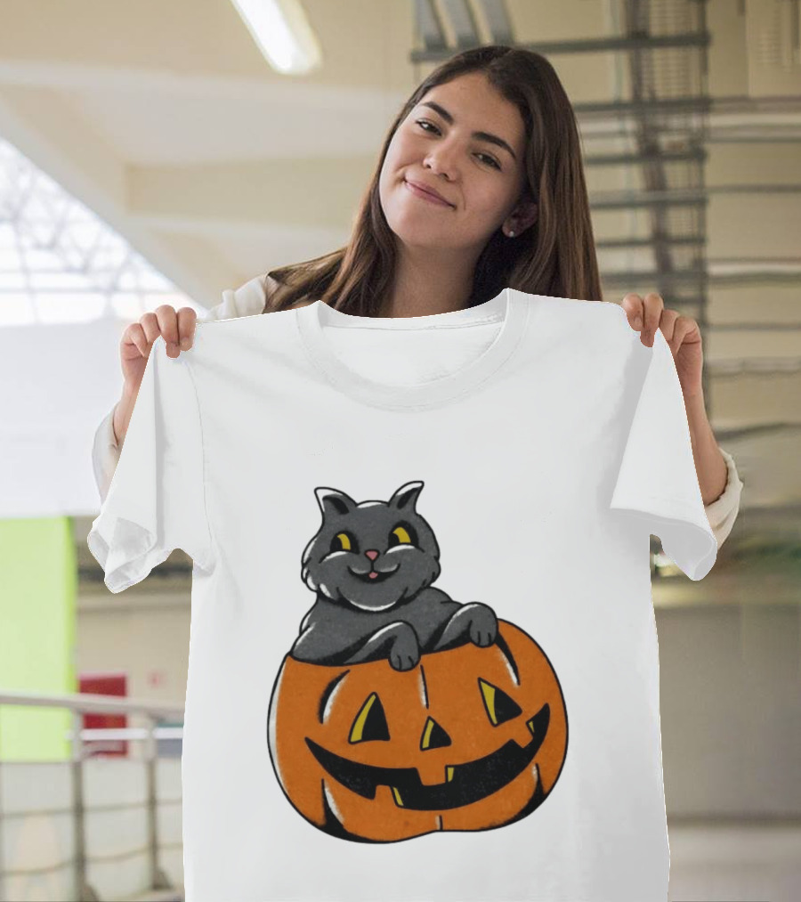 Black Cat In Jack O' Lantern Halloween Pumpkin T-Shirt