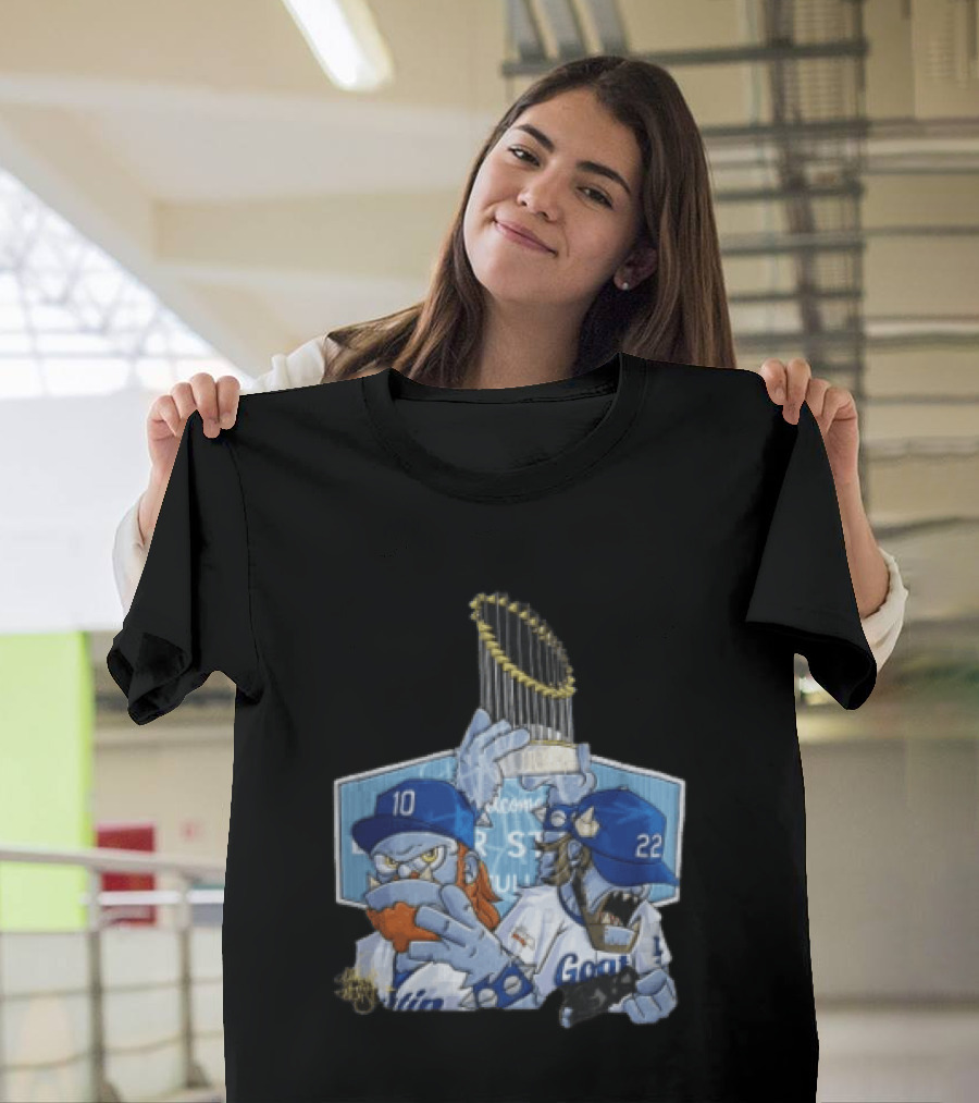 Los Angeles Dodgers Justin Turner Clayton Kershaw Blue Orcs Holding Trophy T-Shirt