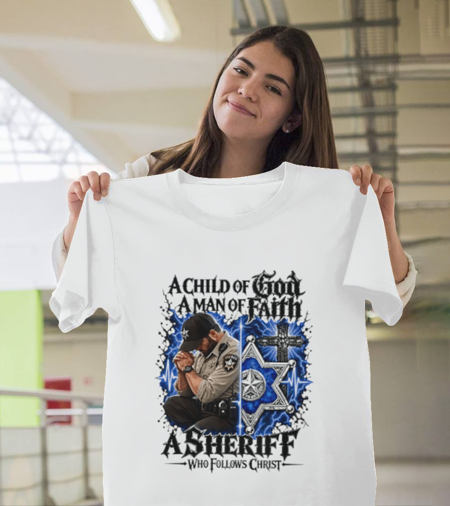 A Child Of God A Man Of Faith A Sheriff Who Follows Christ Praying Law Enforcement Christian Faith T-Shirt