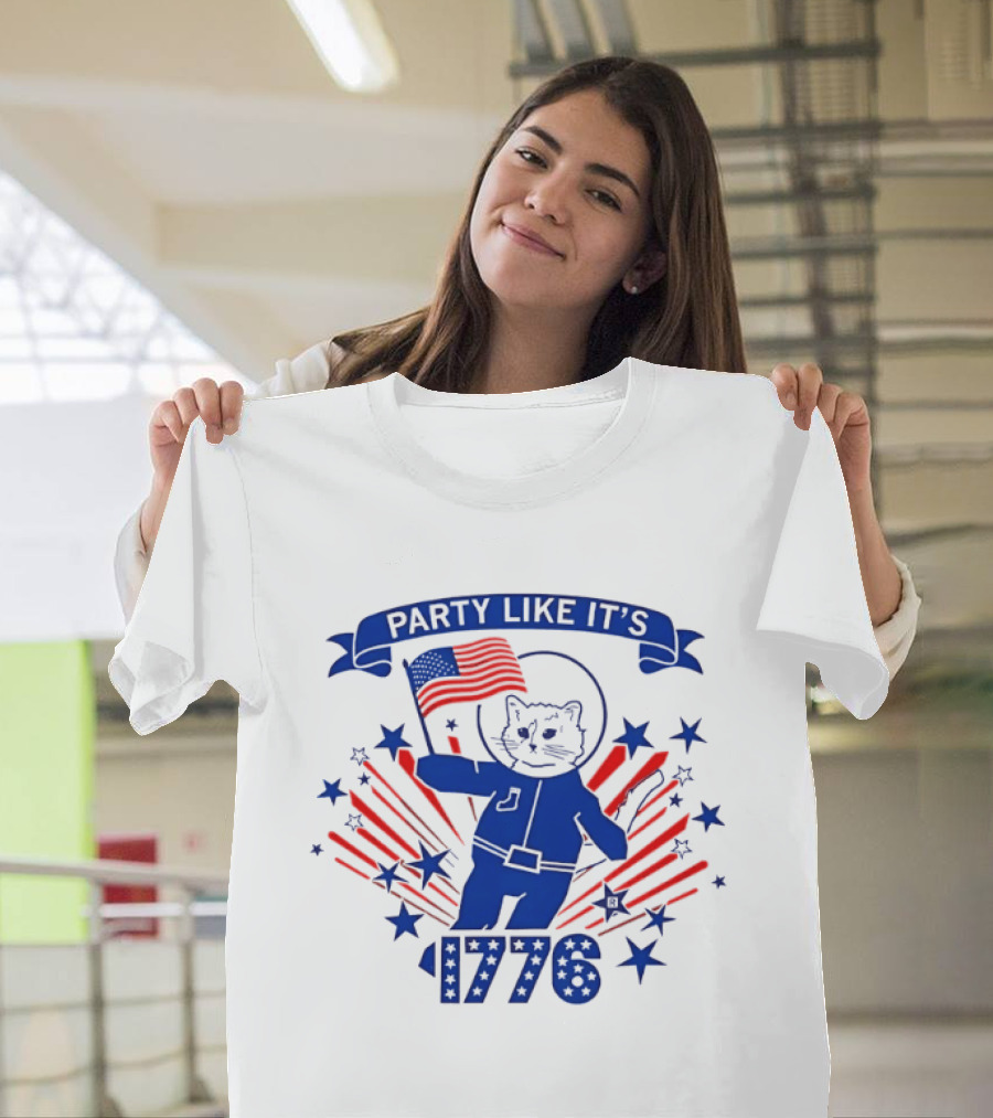 Party Like It's 1776 Cat Astronaut With Flag And Stars T-Shirt