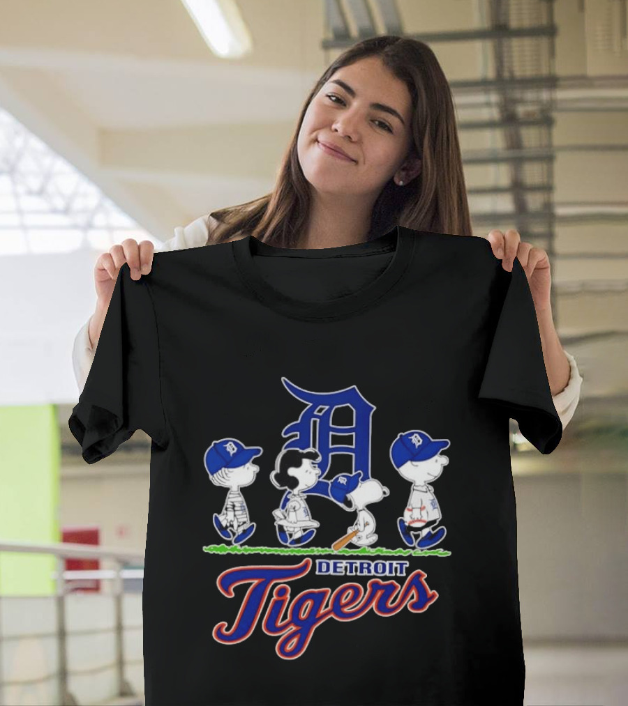 Peanuts Gang Detroit Tigers MLB Collaboration Snoopy Woodstock Baseball Team T-Shirt