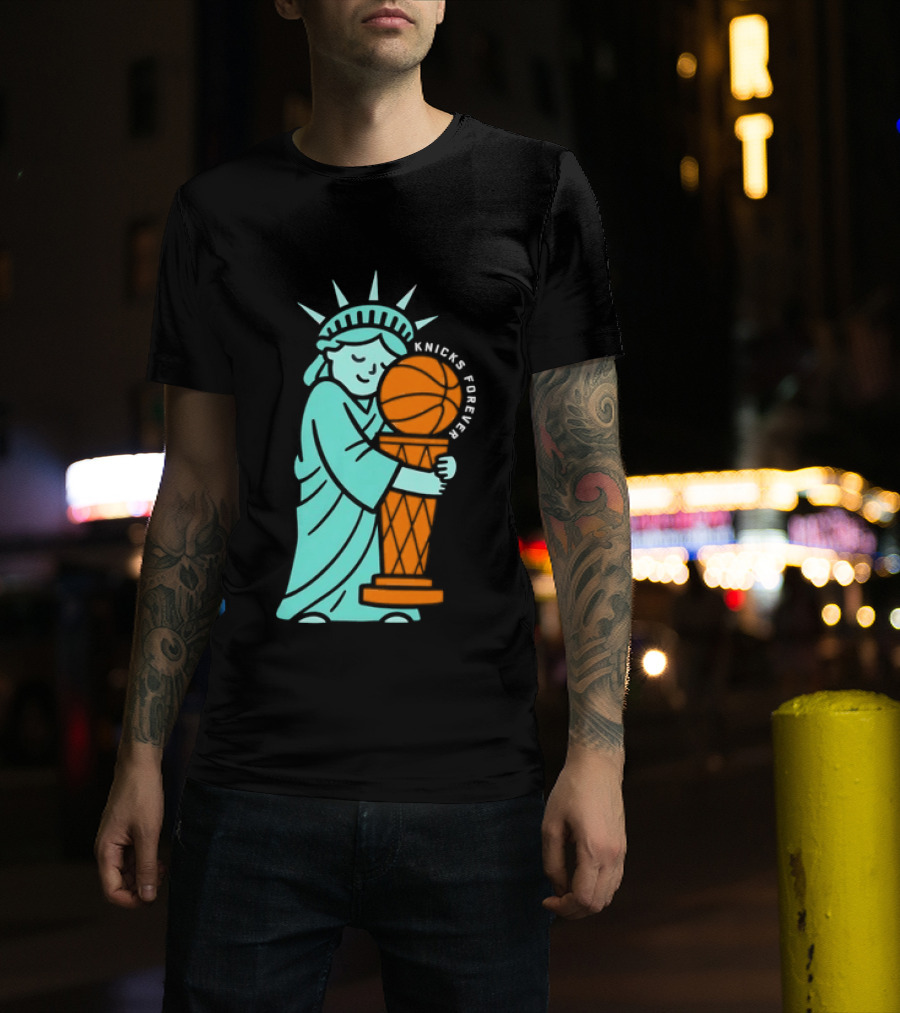 Statue Of Liberty Hug Larry O'Brien Trophy Knicks Forever T-Shirt