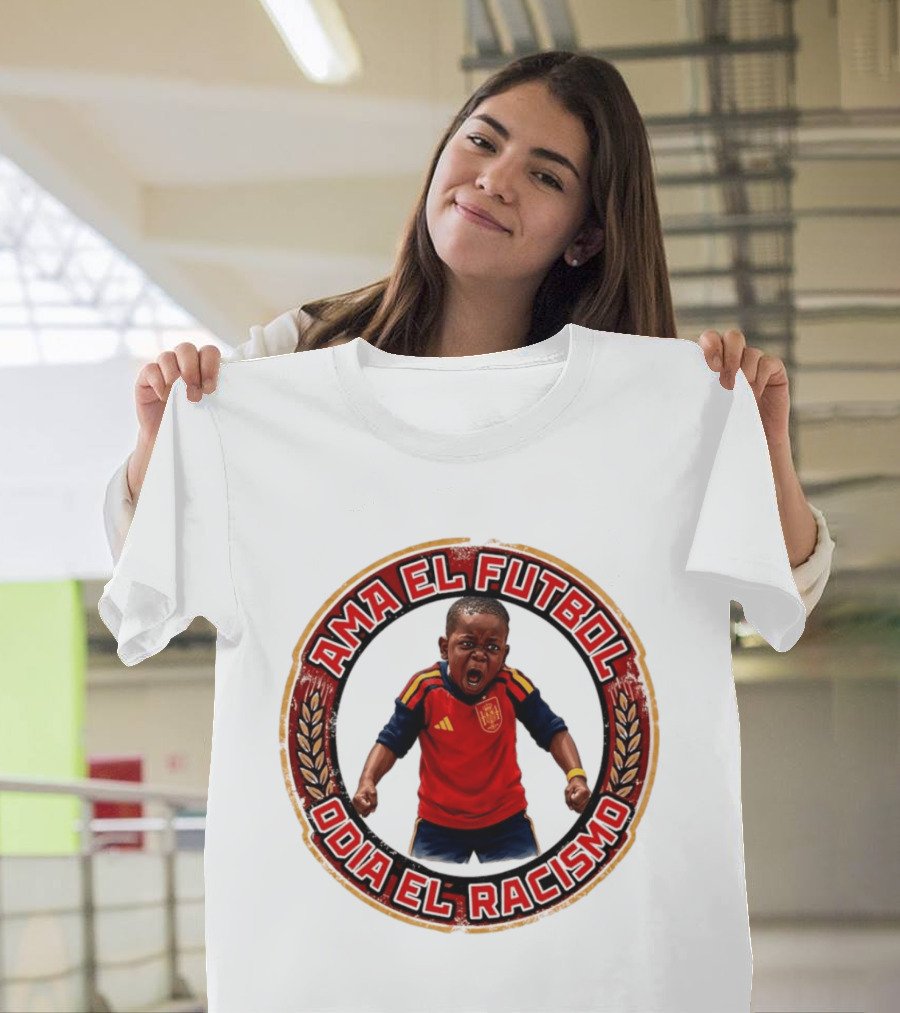 Ama El Futbol Odia El Racismo Niño Con Camiseta Roja Y Azul T-Shirt