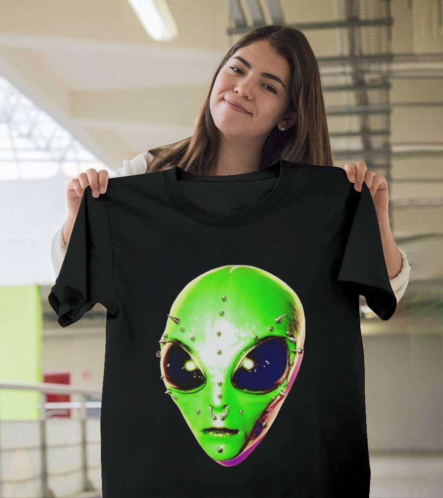 Believe Alien Pierced Face Extraterrestrial Iconic Green Martian Head T-Shirt