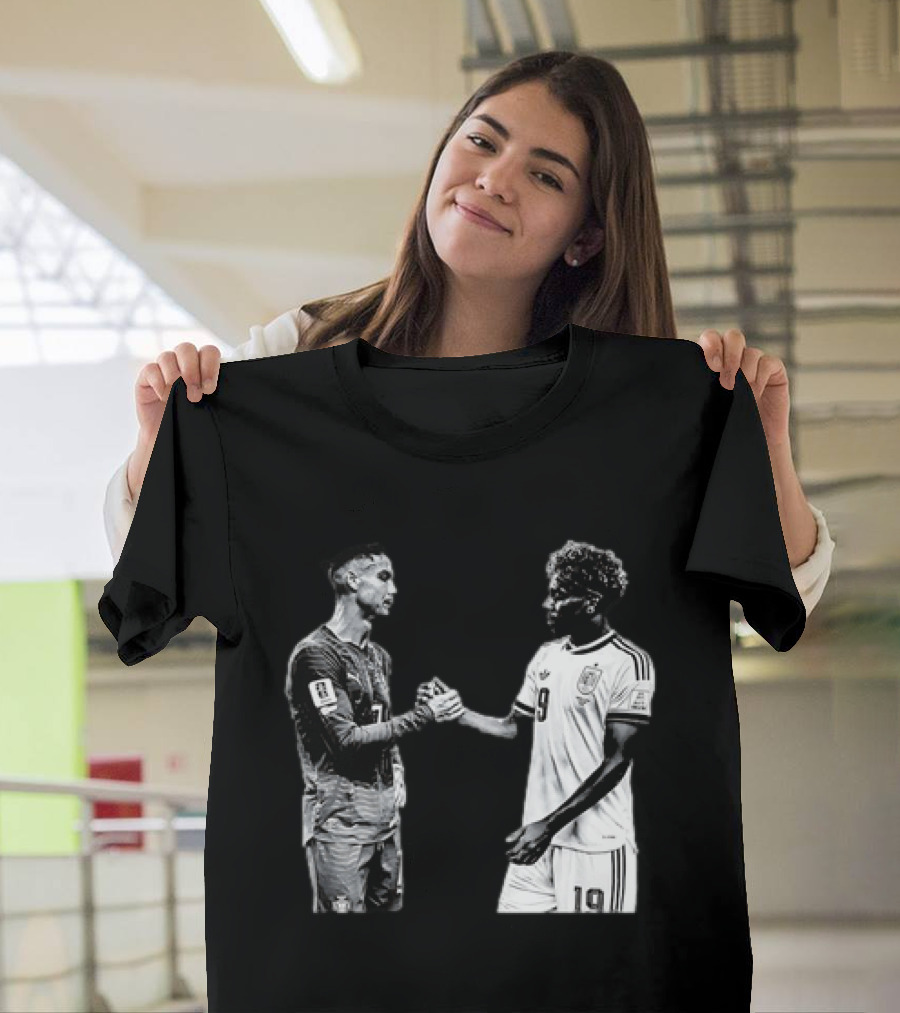 Cristiano Ronaldo Lamine Yamal Final Matchup Moment T-Shirt