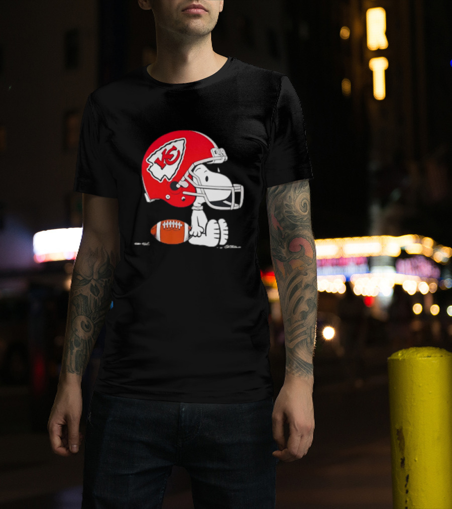 Snoopy Kansas City Chiefs Helmet Football T-Shirt