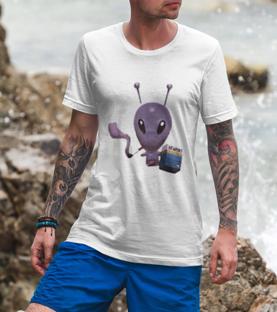 Alien Holding Newport Cigarette Pack Smoking Space Travel T-Shirt