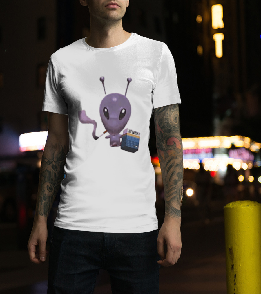 Alien Holding Newport Cigarette Pack Smoking Space Travel T-Shirt