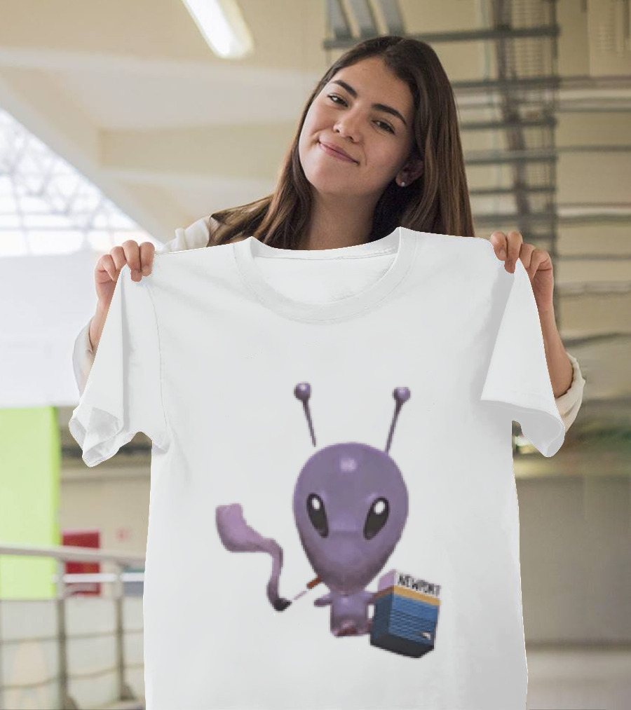 Alien Holding Newport Cigarette Pack Smoking Space Travel T-Shirt