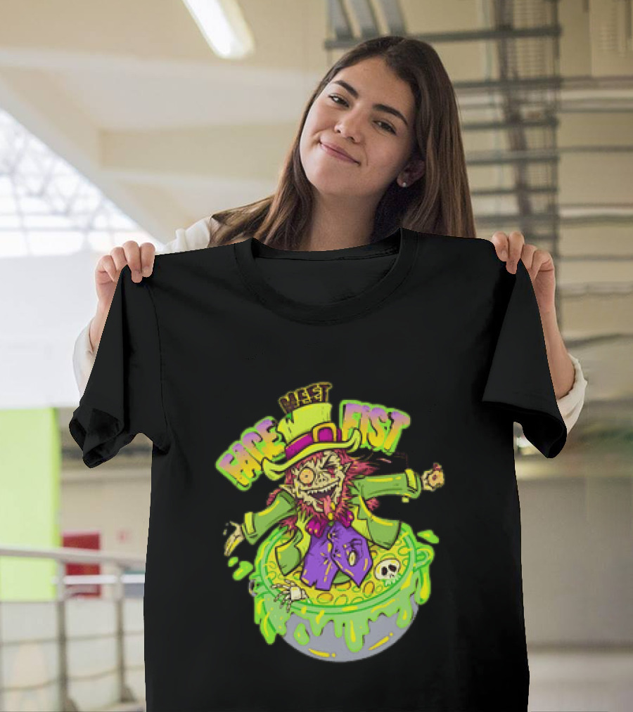 Face Meet Fist Leprechaun St Patrick's Day Cauldron Green Slime Skull T-Shirt