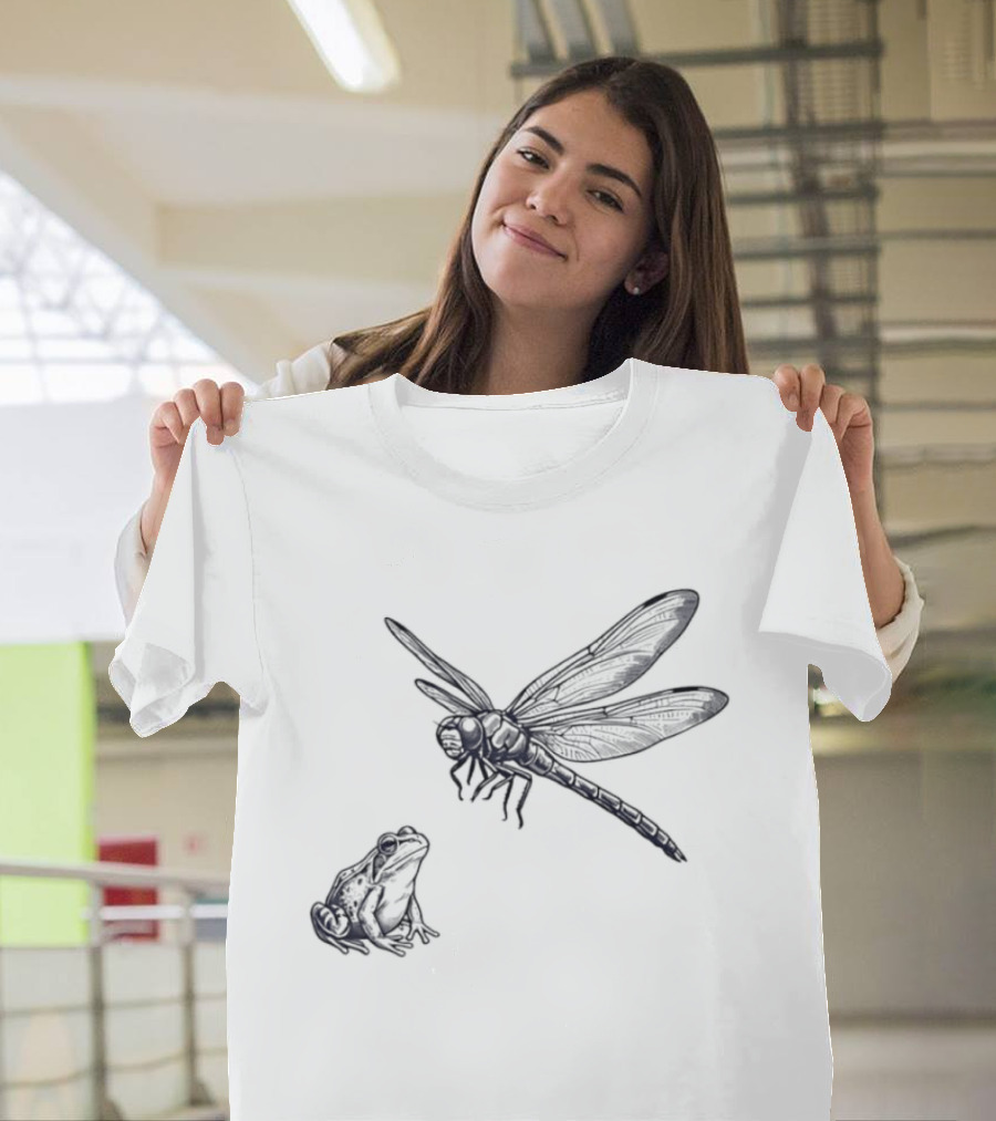 Dragonfly And Frog Wildlife Biology Enthusiasts Nature Lovers T-Shirt