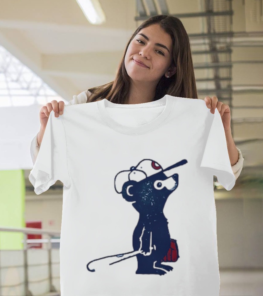 Chicago Cubs Baseball Bear Hitting With Bat And Glove T-Shirt