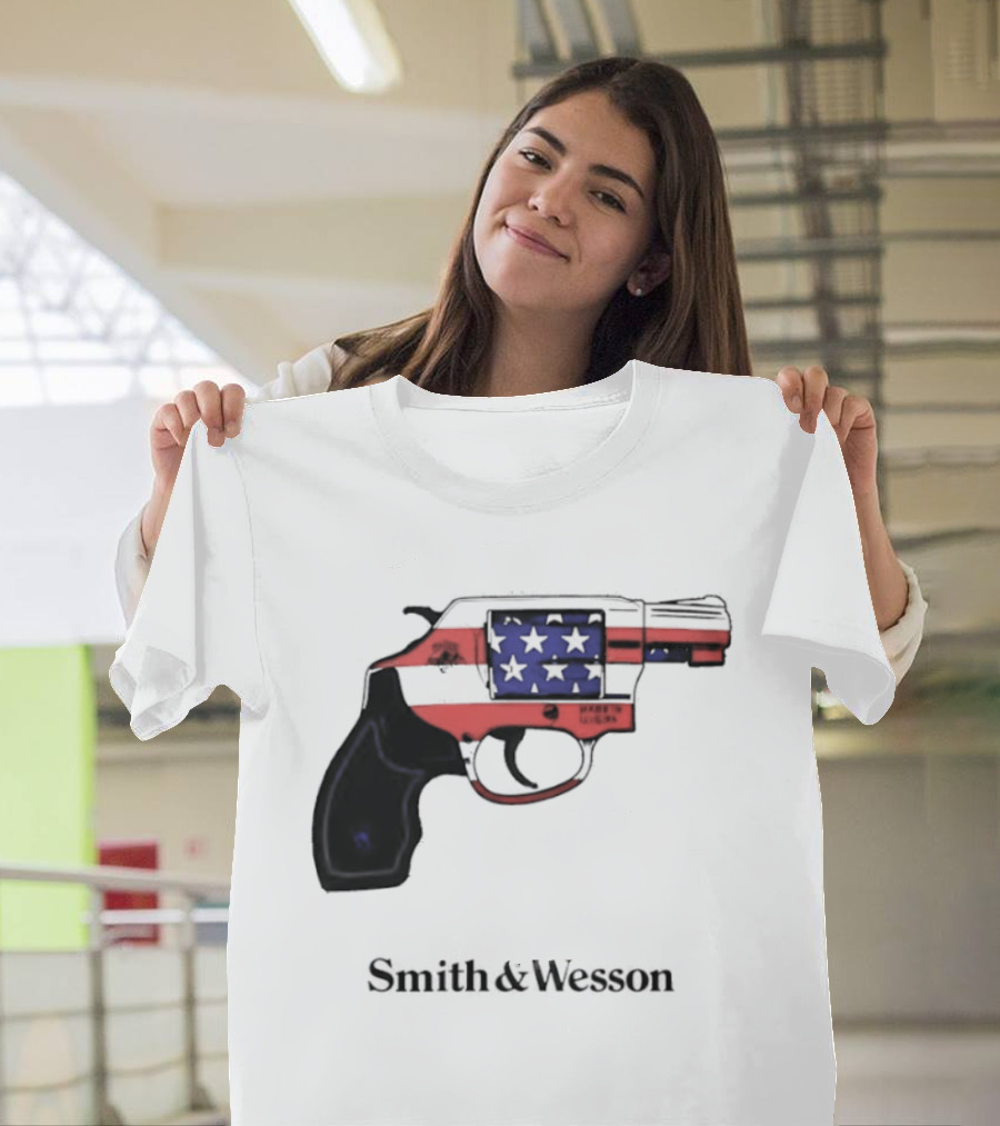 Smith And Wesson American Flag Revolver Firearm T-Shirt
