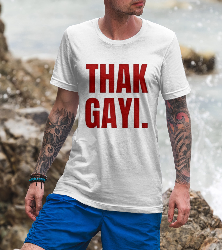 Thak Gayi Hindi Tired Exhausted Text Bold Red T-Shirt