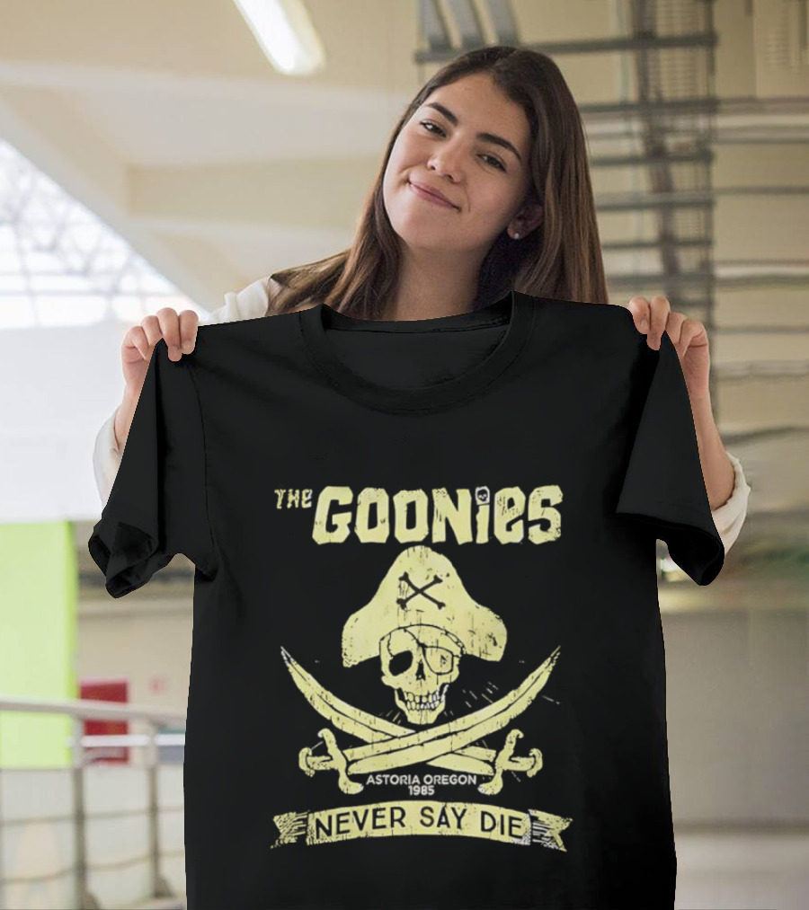 The Goonies Never Say Die Astoria Oregon 1985 Skull Pirate T-Shirt